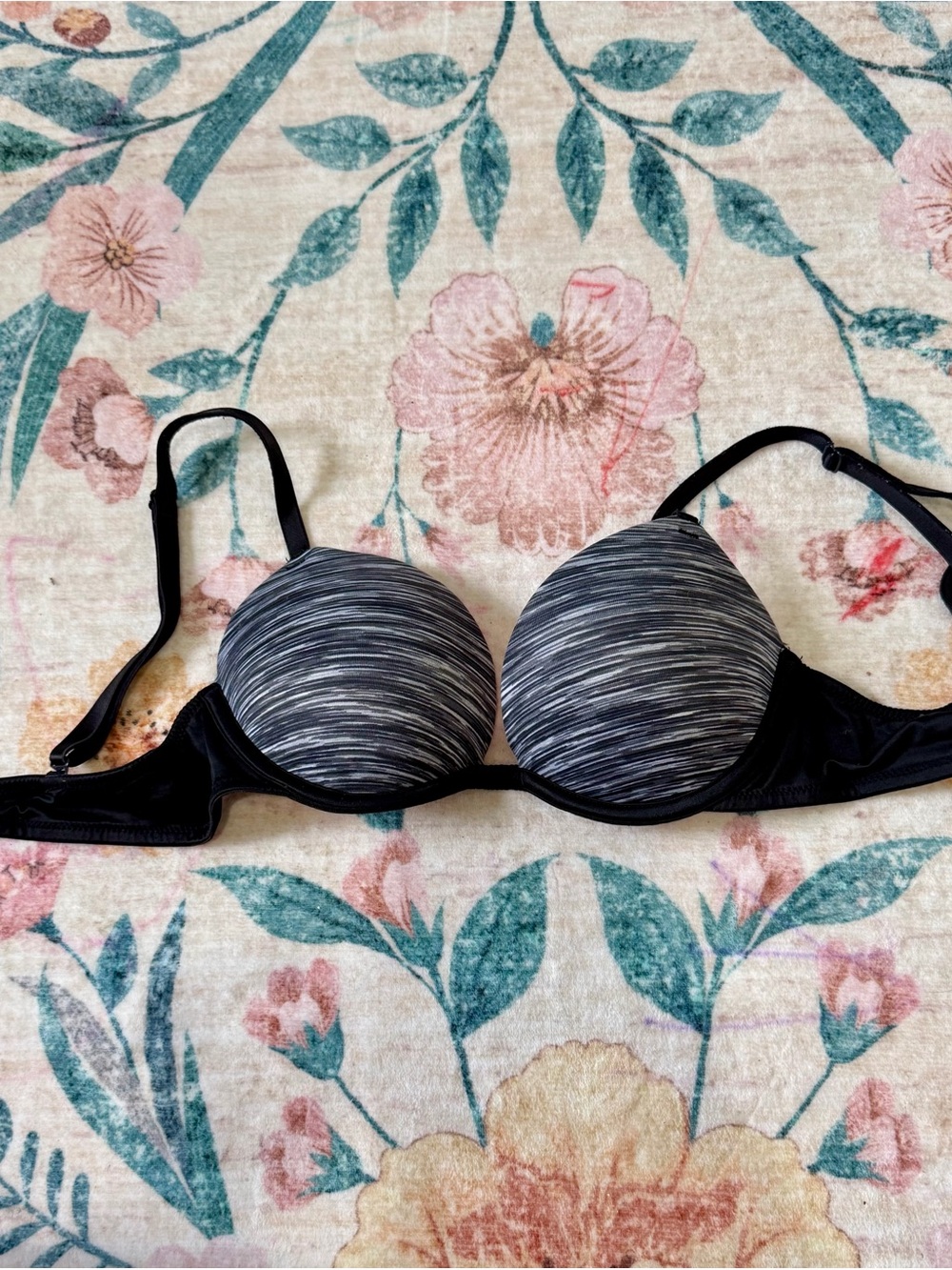 Victoria's Secret PINK Wear Everywhere Super Push-Up Bra 32A Black Heather Gray